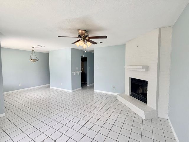 2612 4th Avenue N, Texas City, TX 77590