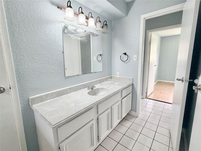 2612 4th Avenue N, Texas City, TX 77590