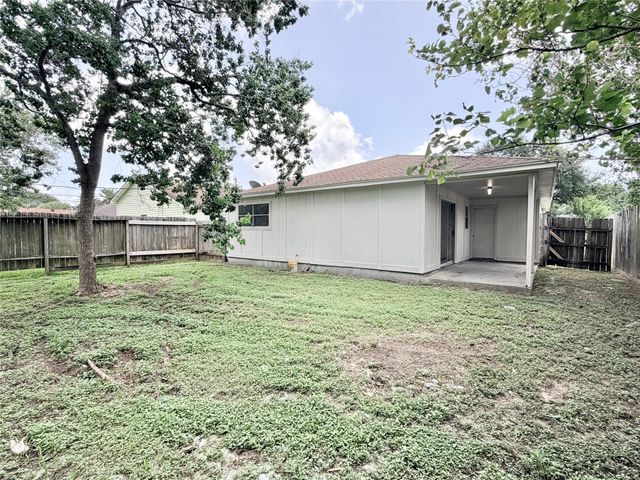 2612 4th Avenue N, Texas City, TX 77590