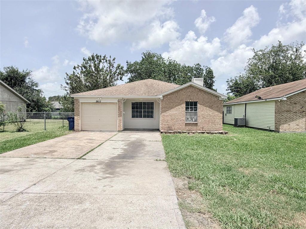 2612 4th Avenue N, Texas City, TX 77590