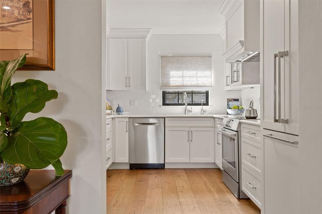 100 S INTERLACHEN AVENUE 101, Winter Park, FL 32789