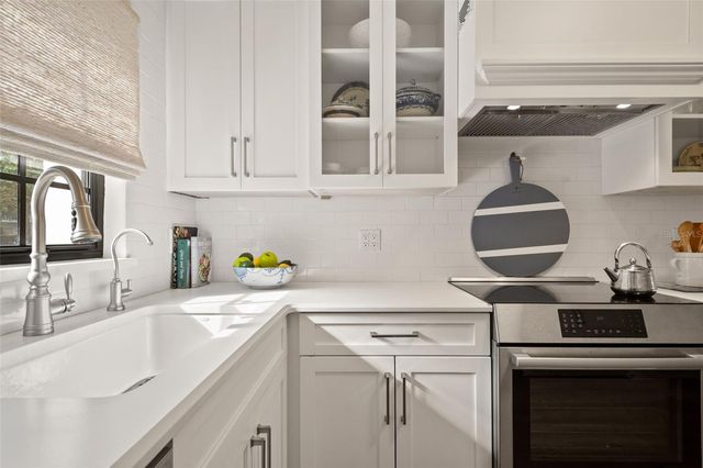 100 S INTERLACHEN AVENUE 101, Winter Park, FL 32789