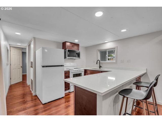 11803 Se DIVISION St 38, Portland, OR 97266