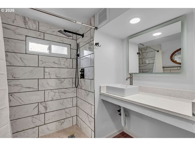 11803 Se DIVISION St 38, Portland, OR 97266
