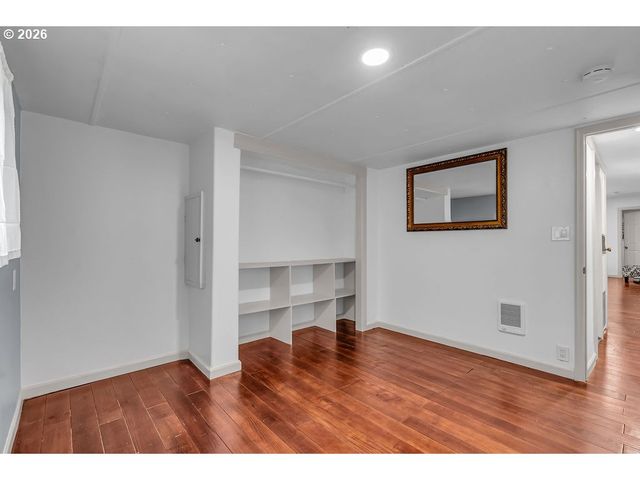 11803 Se DIVISION St 38, Portland, OR 97266