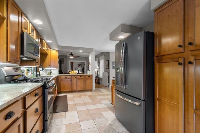 1631 ROYALTON STREET, Waupaca, WI 54981