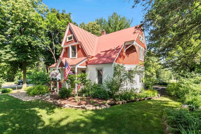 1631 ROYALTON STREET, Waupaca, WI 54981