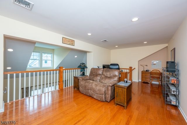 814 River Pl, Butler Boro, NJ 07405