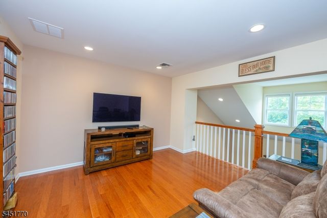 814 River Pl, Butler Boro, NJ 07405