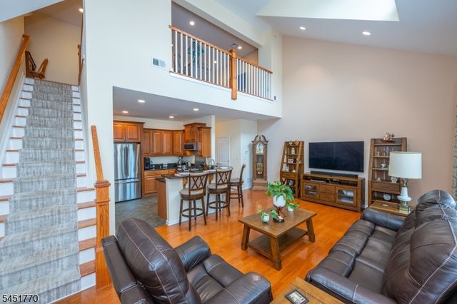 814 River Pl, Butler Boro, NJ 07405