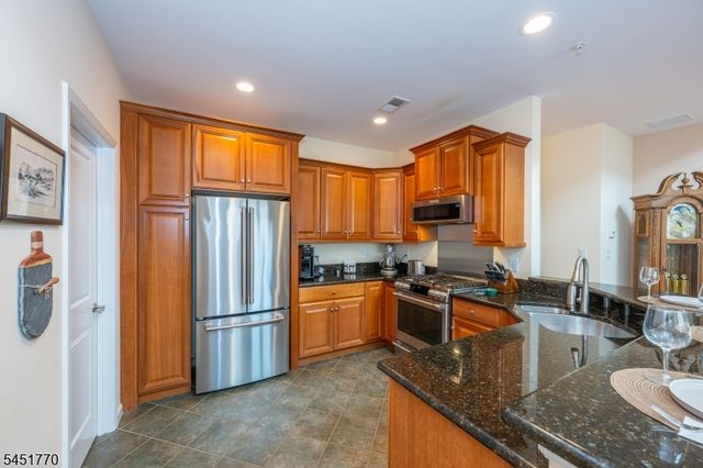 814 River Pl, Butler Boro, NJ 07405