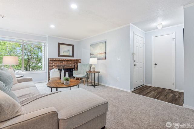 19725 76th Avenue W #B-1, Lynnwood, WA 98036