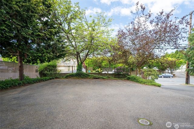 19725 76th Avenue W #B-1, Lynnwood, WA 98036