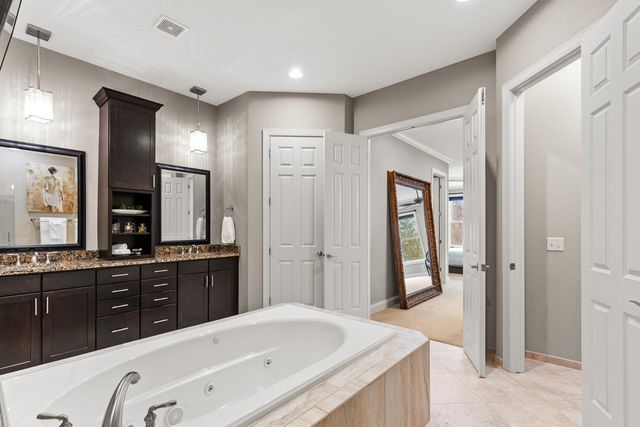 10033 Frederick Place, Eden Prairie, MN 55347