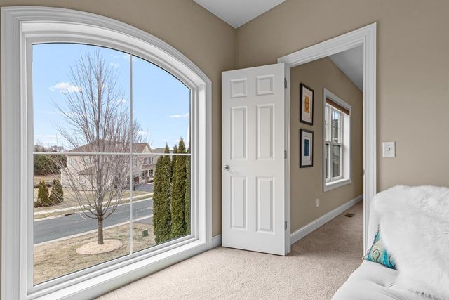 10033 Frederick Place, Eden Prairie, MN 55347