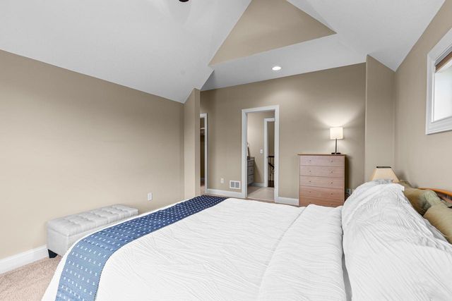 10033 Frederick Place, Eden Prairie, MN 55347