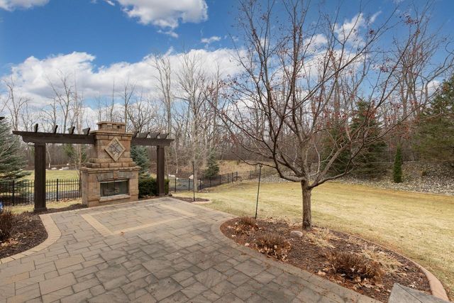 10033 Frederick Place, Eden Prairie, MN 55347