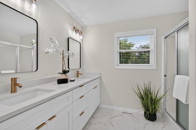 5444 SE 26th Court, Des Moines, IA 50320