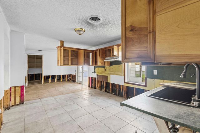 631 Fm 253 Road, Buna, TX 77612