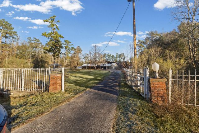 631 Fm 253 Road, Buna, TX 77612