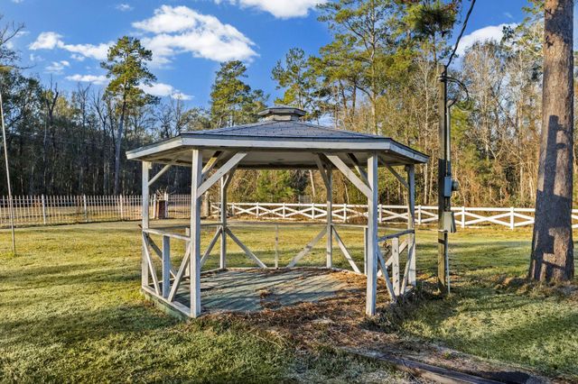 631 Fm 253 Road, Buna, TX 77612