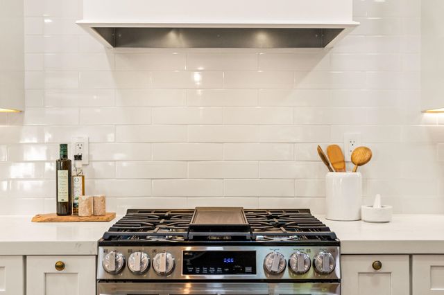 1678 Trestle Glen Rd., Oakland, CA 94610