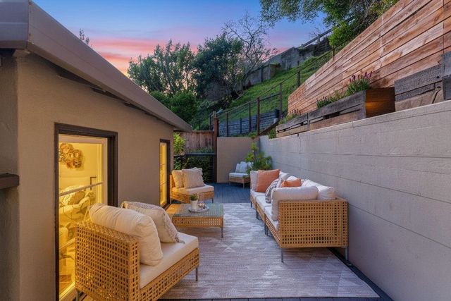 1678 Trestle Glen Rd., Oakland, CA 94610