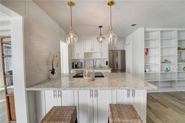 10 S Swinton Circle, Delray Beach, FL 33444