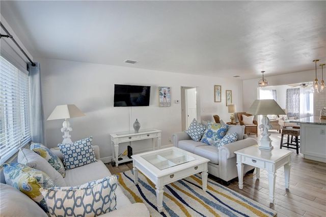 10 S Swinton Circle, Delray Beach, FL 33444