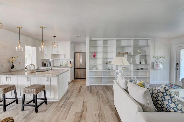 10 S Swinton Circle, Delray Beach, FL 33444