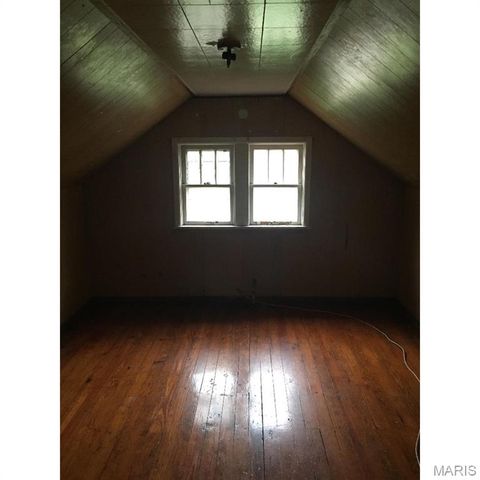 4934 Plover Avenue, St Louis, MO 63120