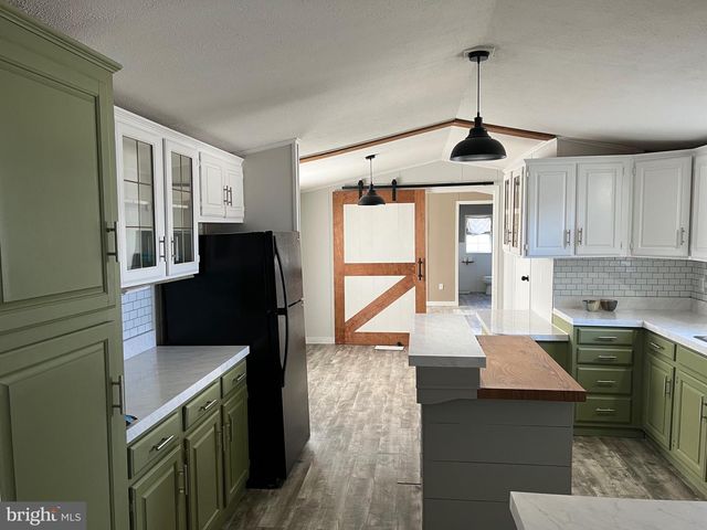 142 BIG SPRING TER, Newville, PA 17241