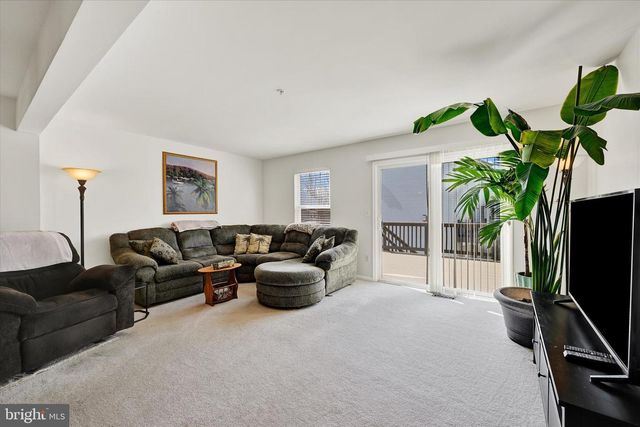 660 HUNTING FIELDS RD, Middle River, MD 21220