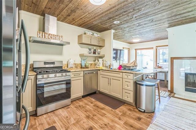 9959 POINT VIEW Drive, Jonesboro, GA 30238
