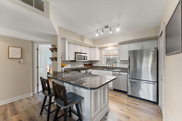 1300 Winding Ridge Lane C10, Valparaiso, IN 46383