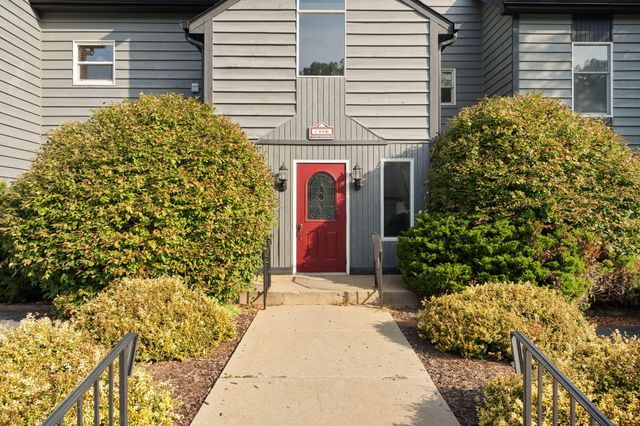 1300 Winding Ridge Lane C10, Valparaiso, IN 46383