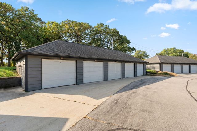 1300 Winding Ridge Lane C10, Valparaiso, IN 46383