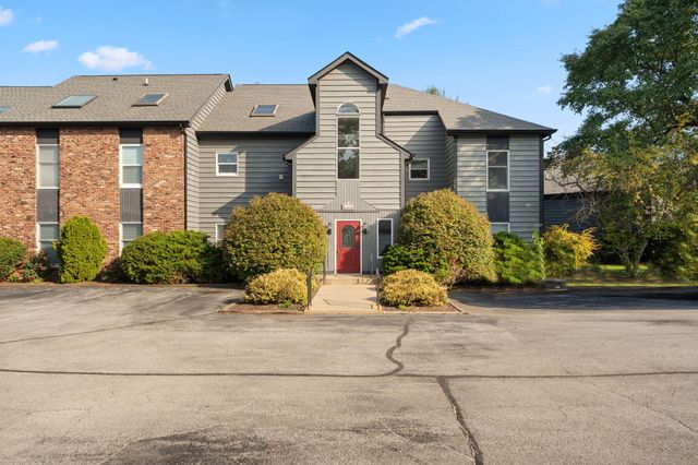 1300 Winding Ridge Lane C10, Valparaiso, IN 46383