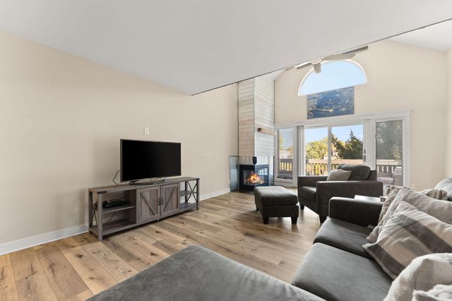 1300 Winding Ridge Lane C10, Valparaiso, IN 46383