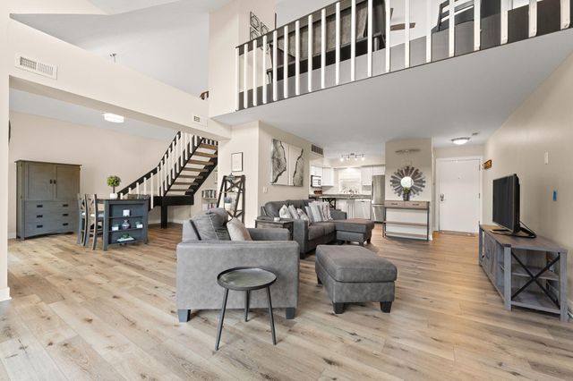 1300 Winding Ridge Lane C10, Valparaiso, IN 46383