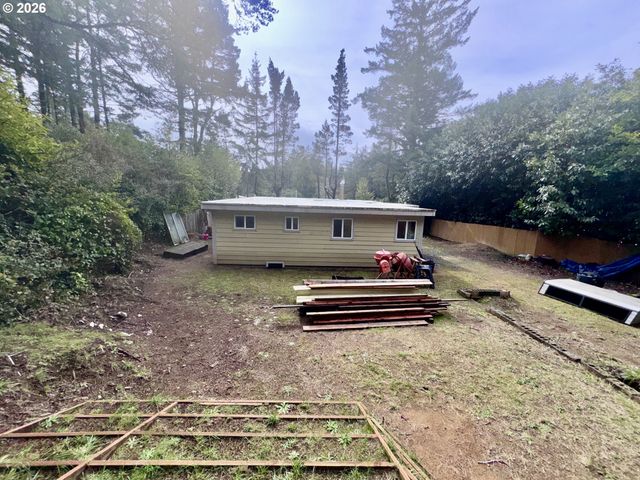 4923 MITCHELL LOOP Rd, Florence, OR 97439