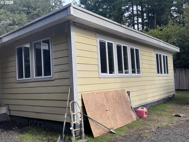 4923 MITCHELL LOOP Rd, Florence, OR 97439