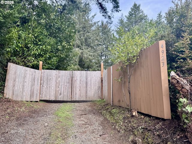 4923 MITCHELL LOOP Rd, Florence, OR 97439