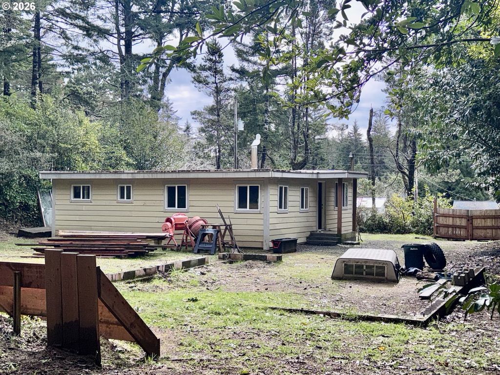 4923 MITCHELL LOOP Rd, Florence, OR 97439