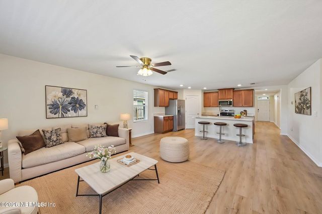 2205 PEBBLE POINT Drive, Green Cove Springs, FL 32043