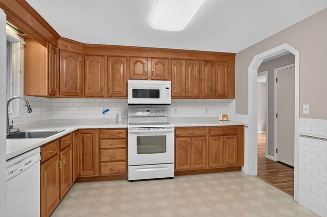 14 Fred St, Burlington, MA 01803