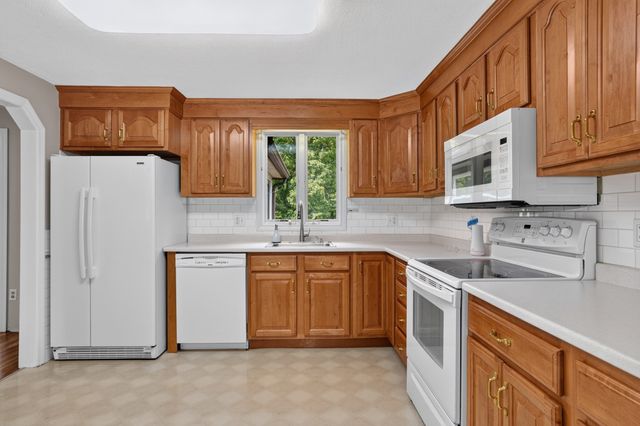 14 Fred St, Burlington, MA 01803