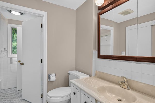 14 Fred St, Burlington, MA 01803