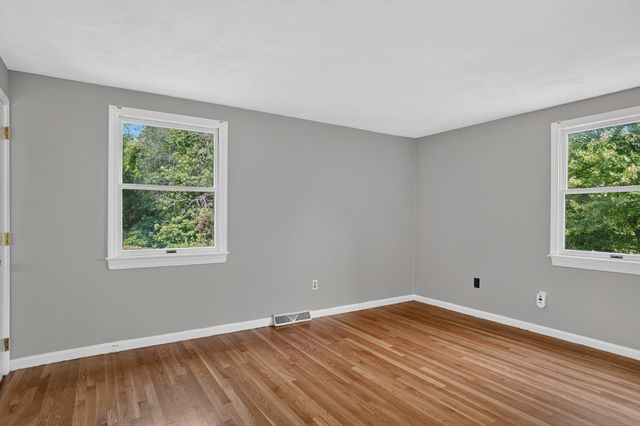 14 Fred St, Burlington, MA 01803
