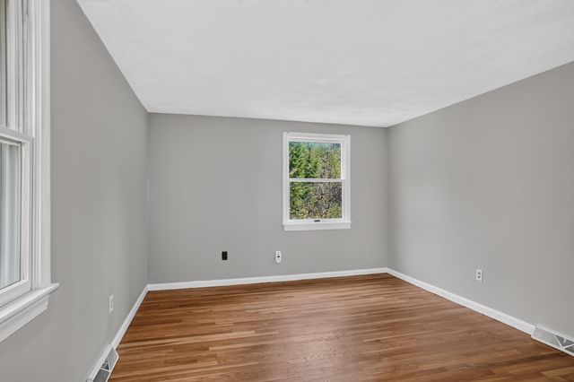 14 Fred St, Burlington, MA 01803